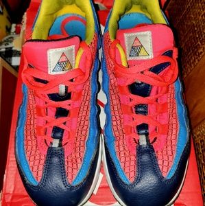 NIKE AIR MAX 95 Boys Size 1.5 Red & blue Spiderman colors New In Box